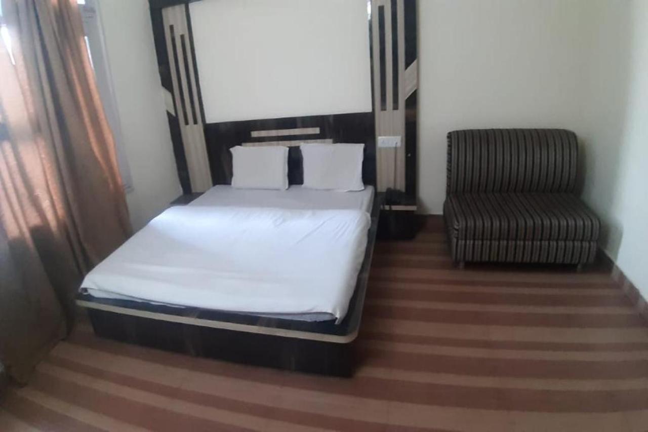 Oyo 81211 Hotel Janta Катра Екстер'єр фото