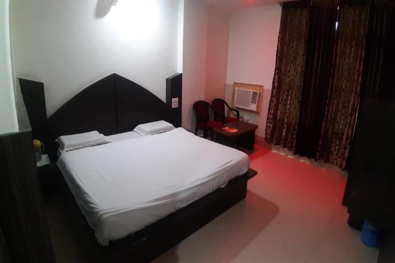 Oyo 81211 Hotel Janta Катра Екстер'єр фото