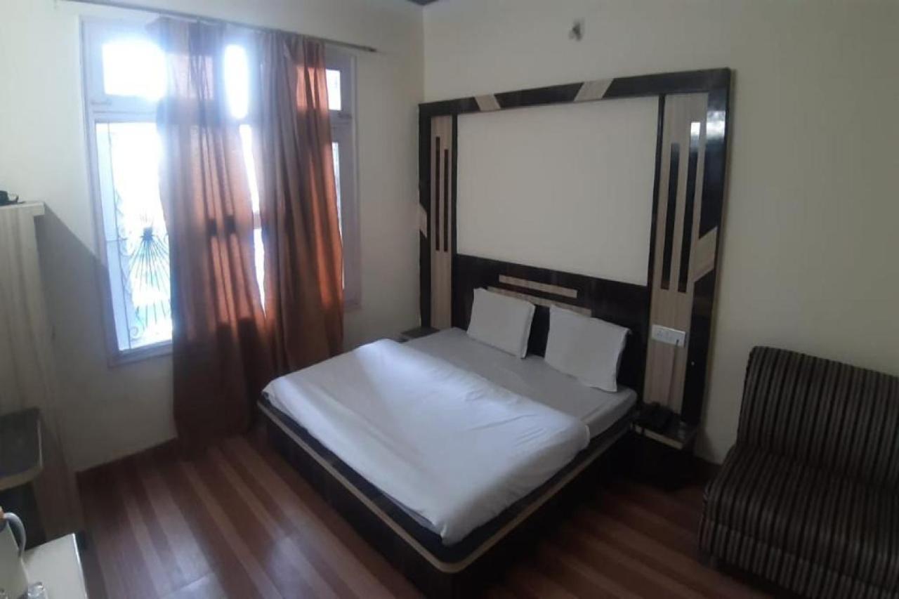 Oyo 81211 Hotel Janta Катра Екстер'єр фото