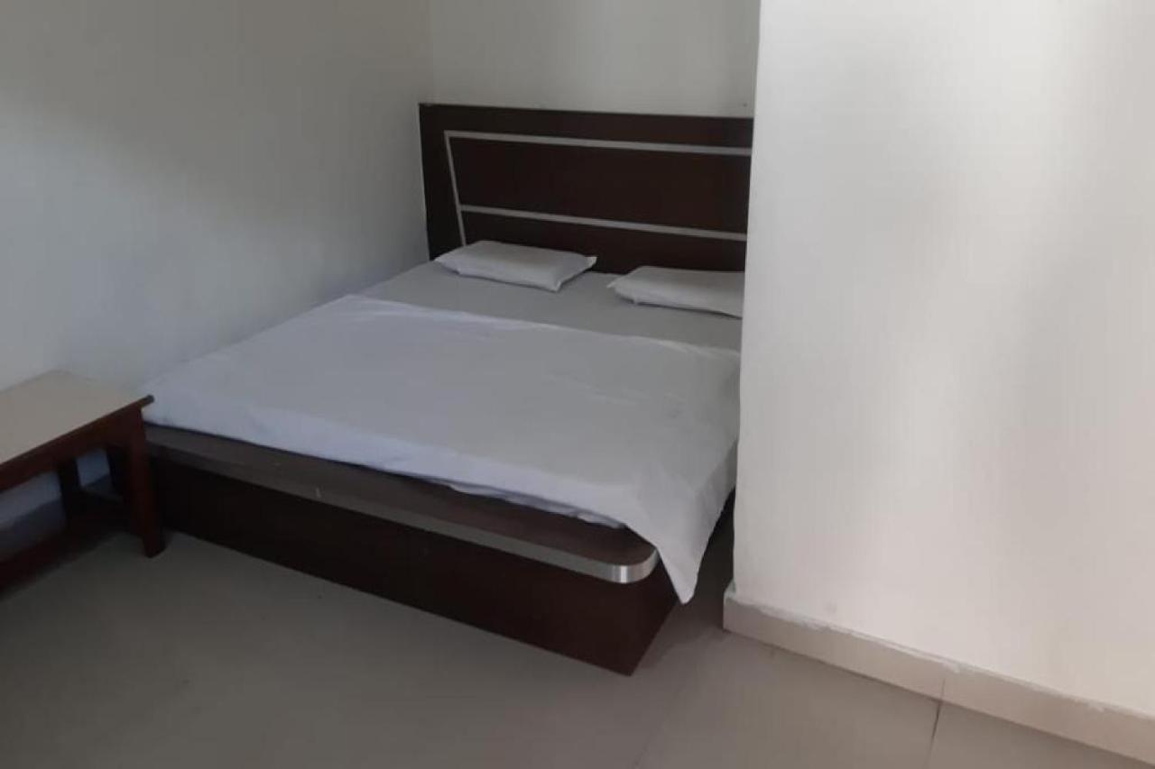 Oyo 81211 Hotel Janta Катра Екстер'єр фото