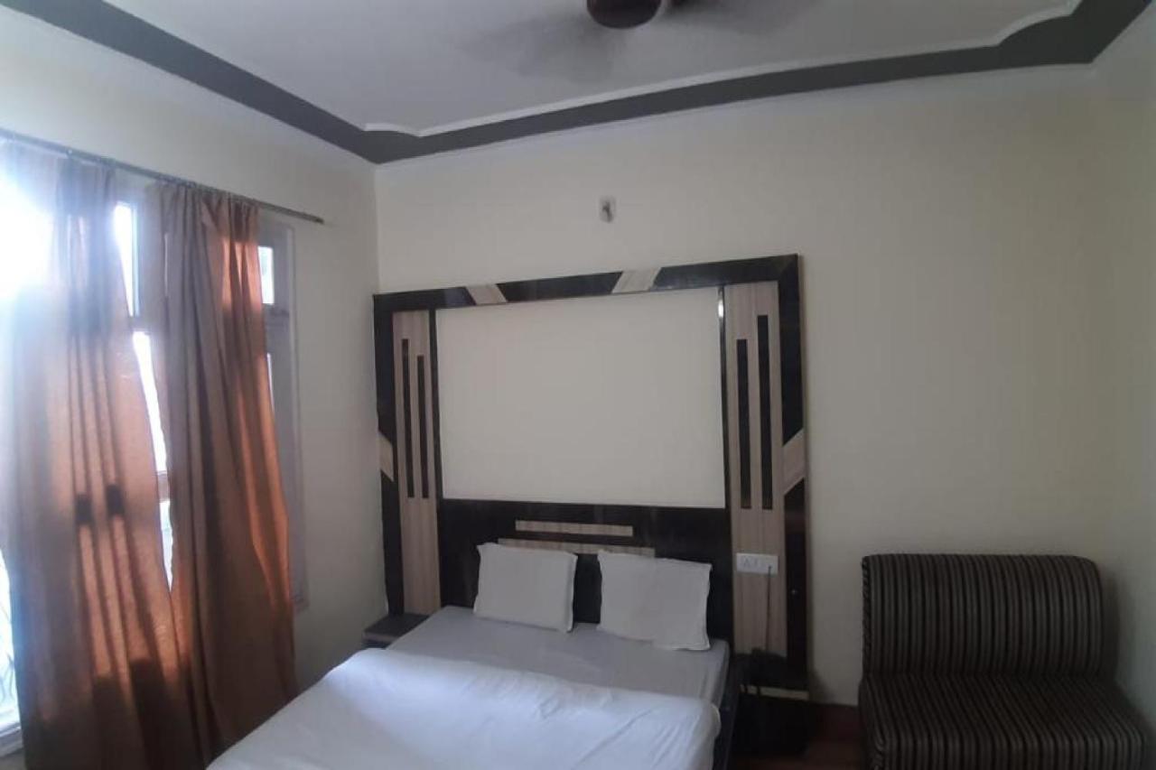 Oyo 81211 Hotel Janta Катра Екстер'єр фото